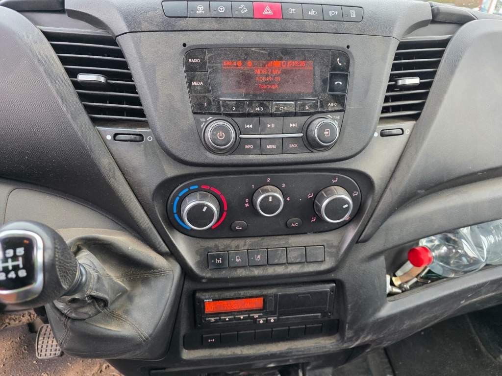 Fahrzeugabbildung Iveco 70C18 3-Seiten-Kipper, AHK, Klima