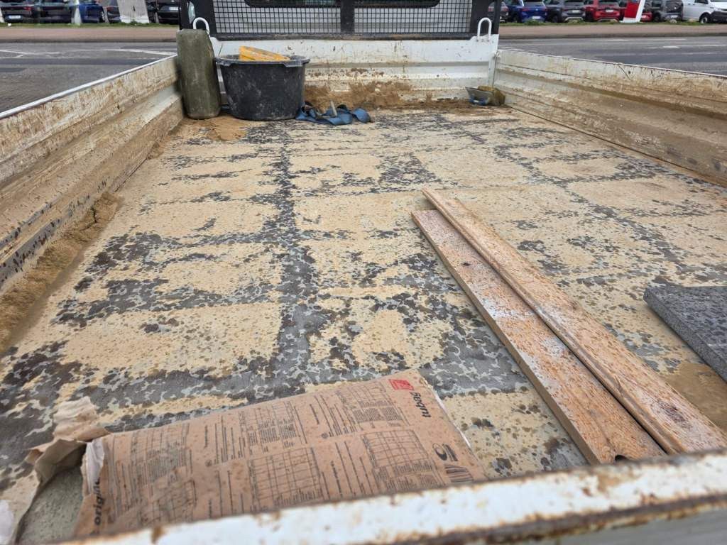 Fahrzeugabbildung Iveco 70C18 3-Seiten-Kipper, AHK, Klima