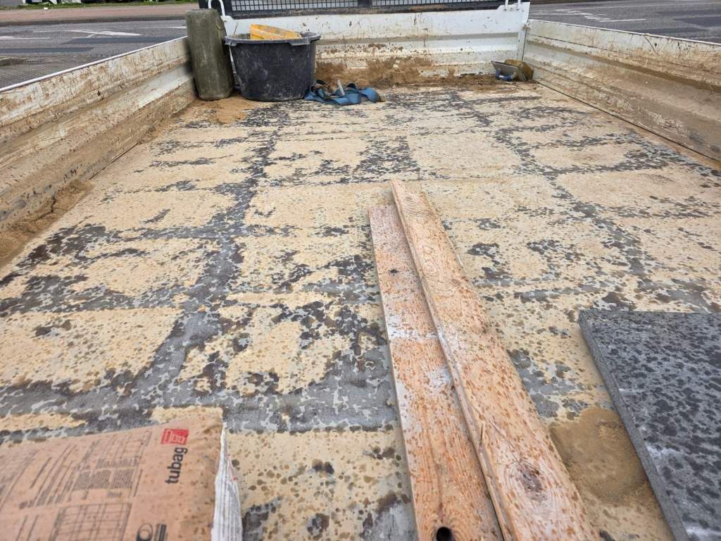 Fahrzeugabbildung Iveco 70C18 3-Seiten-Kipper, AHK, Klima