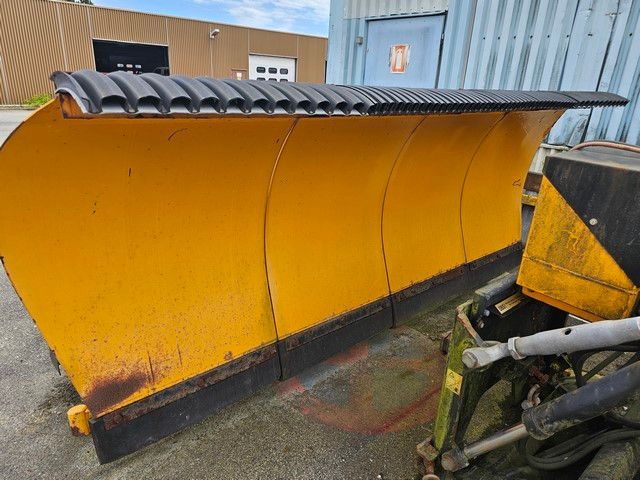 Fahrzeugabbildung Andere Schneepflug/ Schneeschiebeschild Fa. MF Maskiner