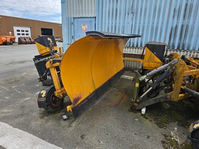 Fahrzeugabbildung Andere Schneepflug/ Schneeschiebeschild Fa. MF Maskiner