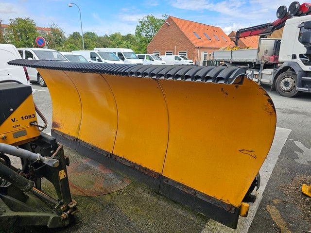 Fahrzeugabbildung Andere Schneepflug/ Schneeschiebeschild Fa. MF Maskiner