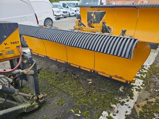 Fahrzeugabbildung Schmidt Schneepflug/ Schneeschiebeschild Fa. MF Maskiner