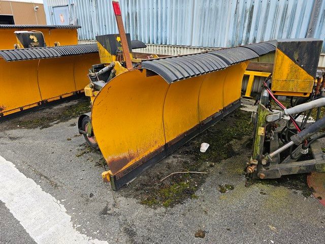 Schmidt Schneepflug/ Schneeschiebeschild Fa. MF Maskiner