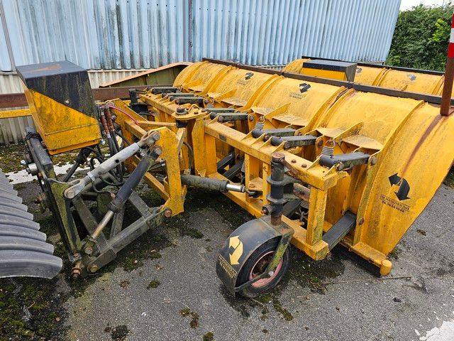 Fahrzeugabbildung Schmidt Schneepflug/ Schneeschiebeschild Fa. MF Maskiner