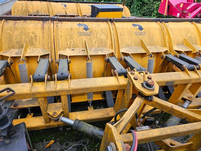 Fahrzeugabbildung Schmidt Schneepflug/ Schneeschiebeschild Fa. MF Maskiner