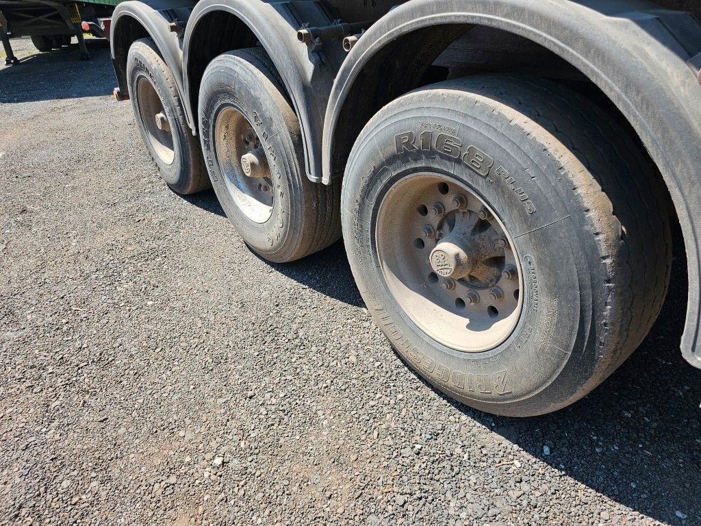 Fahrzeugabbildung Carnehl ca. 44 cbm Getreidekipper, Lift, BPS, kornschieb