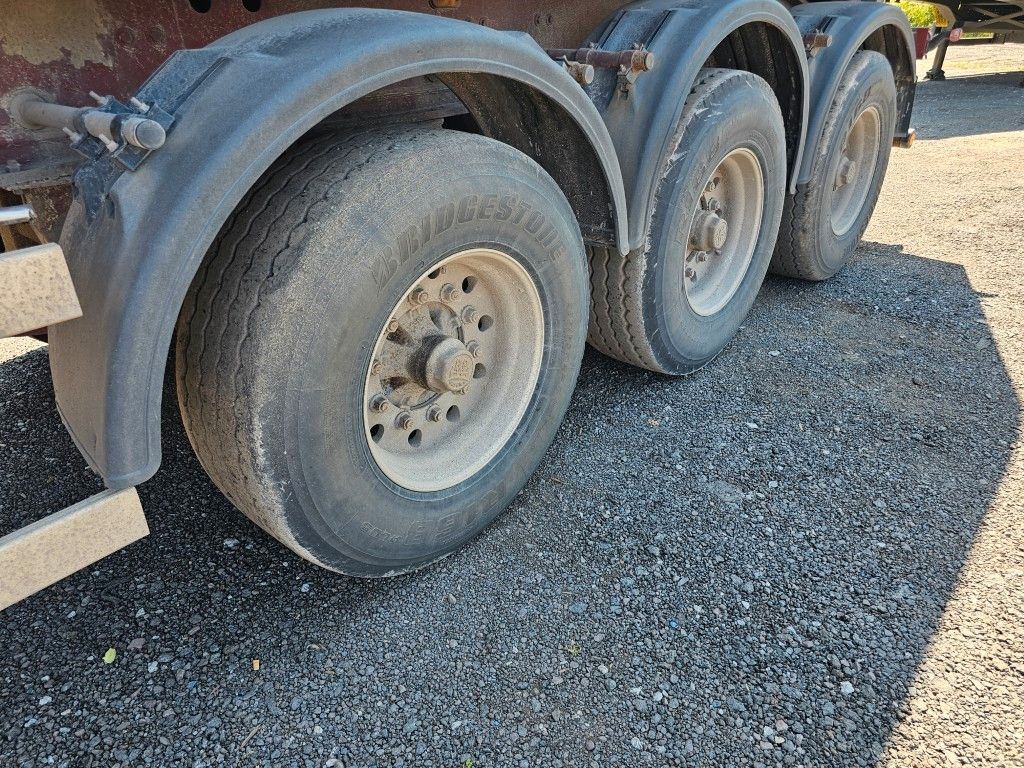 Fahrzeugabbildung Carnehl ca. 44 cbm Getreidekipper, Lift, BPS, kornschieb