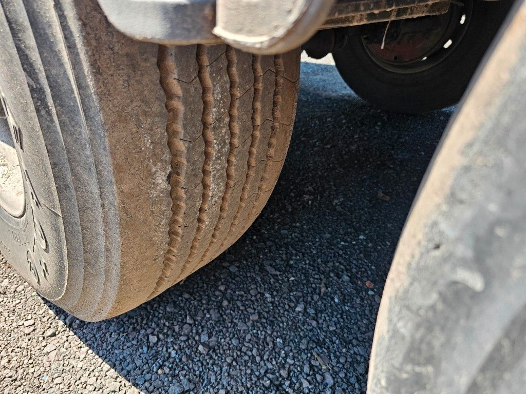 Fahrzeugabbildung Carnehl ca. 44 cbm Getreidekipper, Lift, BPS, kornschieb