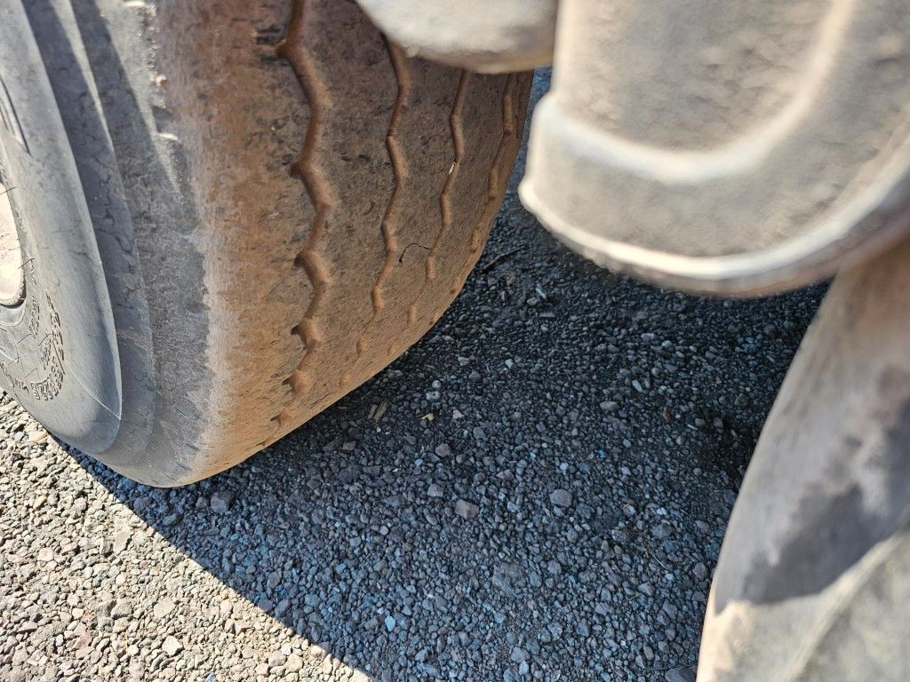 Fahrzeugabbildung Carnehl ca. 44 cbm Getreidekipper, Lift, BPS, kornschieb