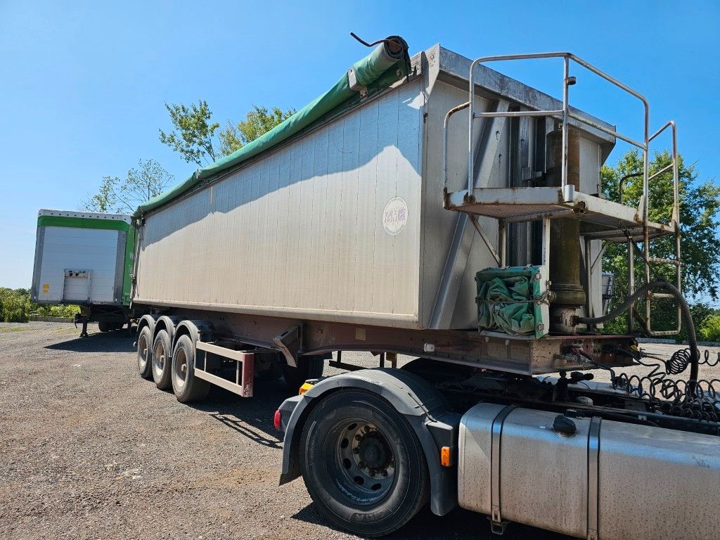 Fahrzeugabbildung Carnehl ca. 44 cbm Getreidekipper, Lift, BPS, kornschieb