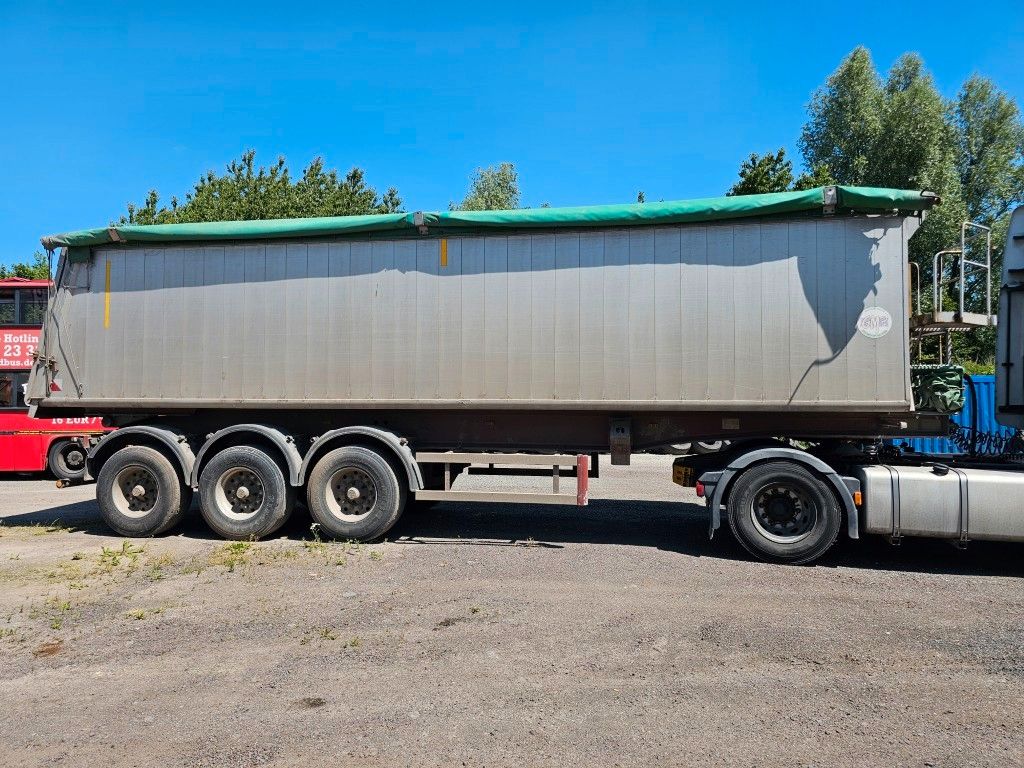 Fahrzeugabbildung Carnehl ca. 44 cbm Getreidekipper, Lift, BPS, kornschieb