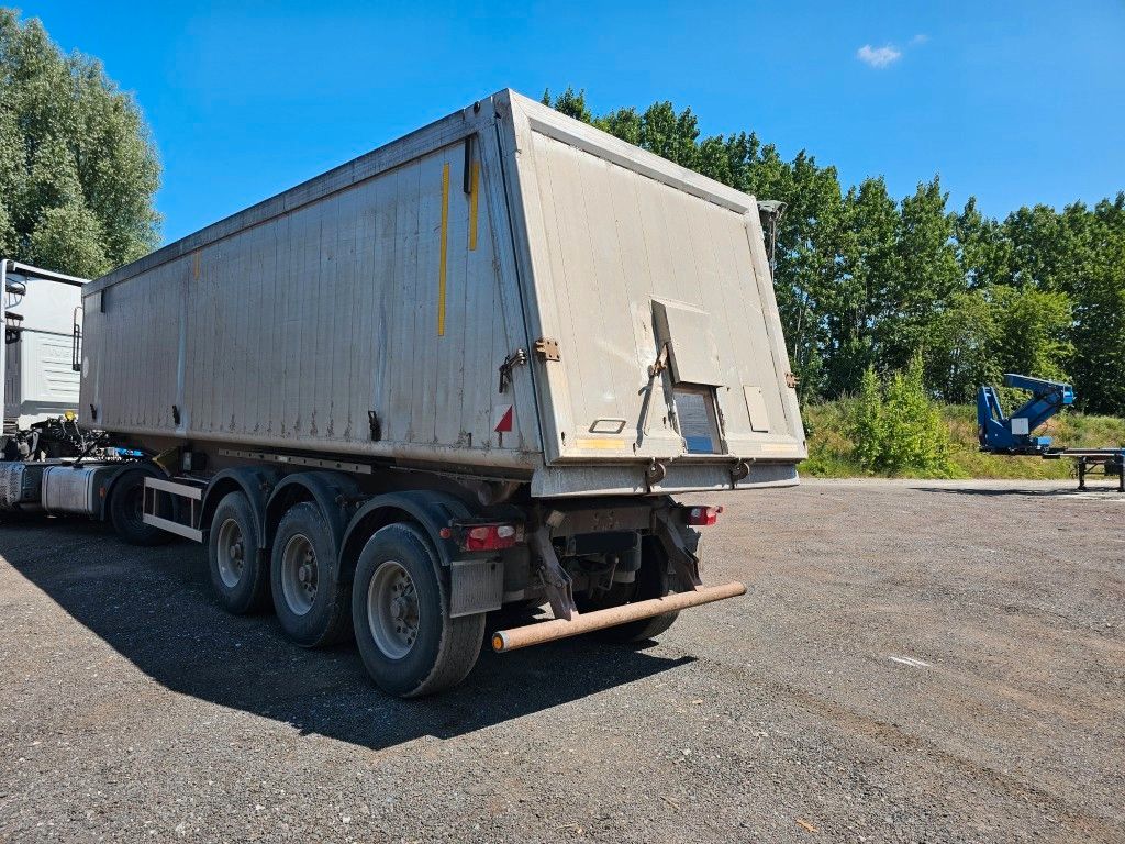 Fahrzeugabbildung Carnehl ca. 44 cbm Getreidekipper, Lift, BPS, kornschieb