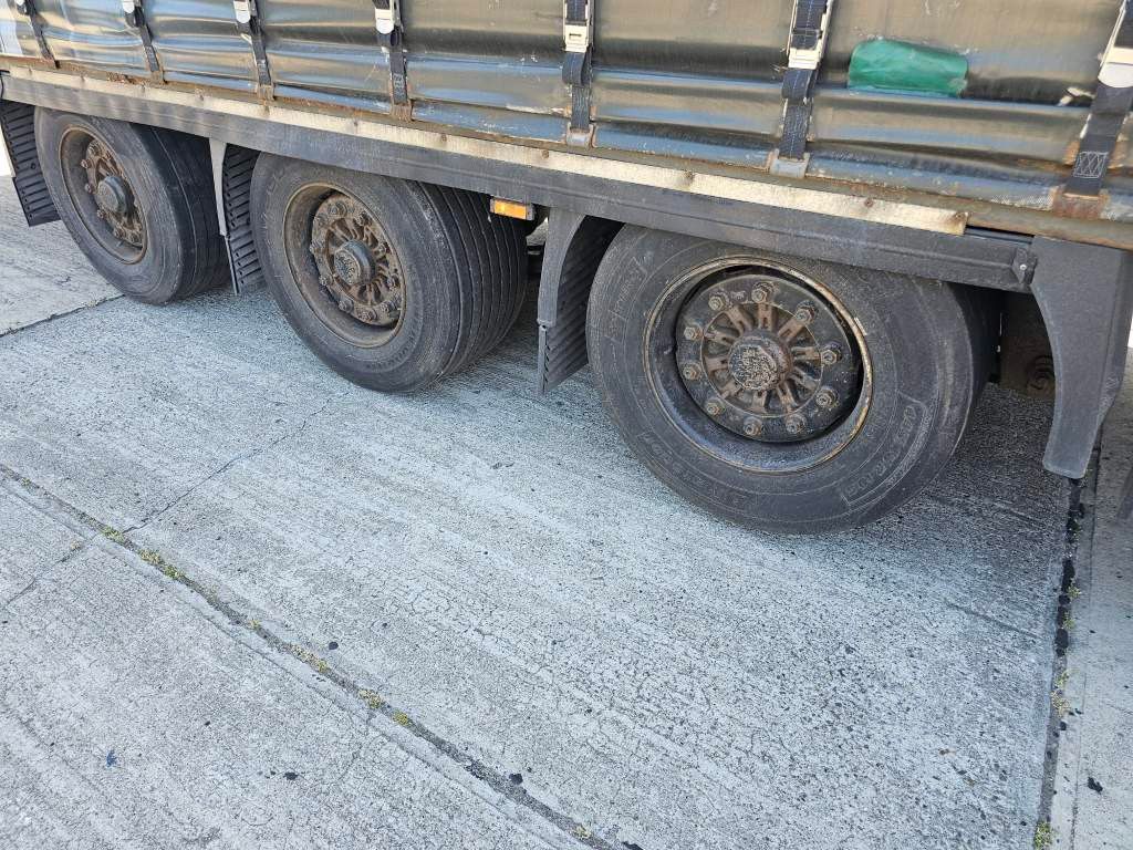 Fahrzeugabbildung Krone Gardine Mega, Anti Eis Dach,2 Liftachse,Hubdach