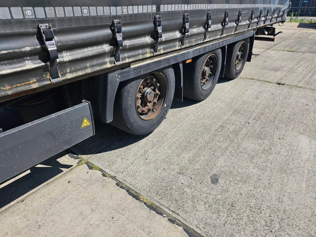 Fahrzeugabbildung Krone Gardine Mega, Anti Eis Dach,2 Liftachse,Hubdach