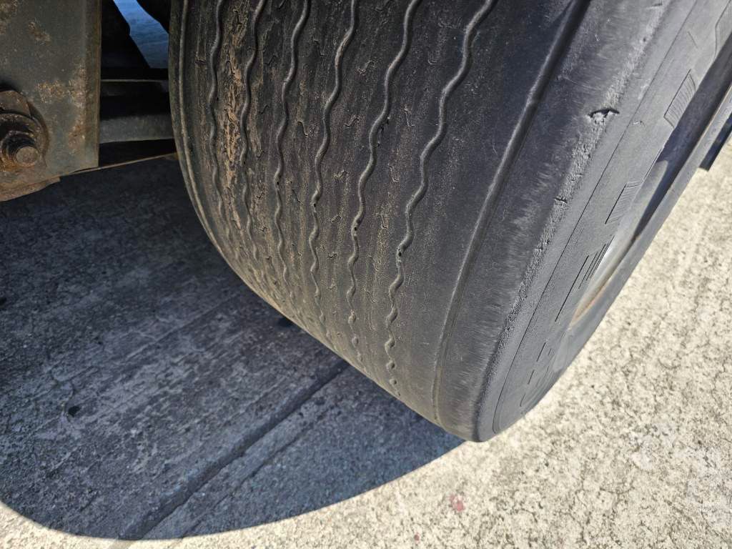 Fahrzeugabbildung Krone Gardine Mega, Anti Eis Dach,2 Liftachse,Hubdach