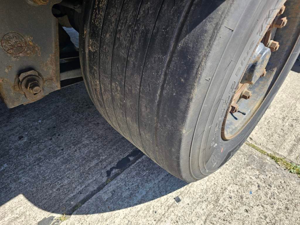 Fahrzeugabbildung Krone Gardine Mega, Anti Eis Dach,2 Liftachse,Hubdach