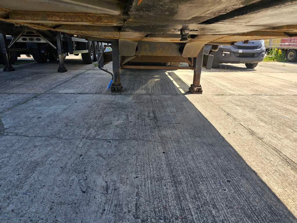 Fahrzeugabbildung Krone Gardine Mega, Anti Eis Dach,2 Liftachse,Hubdach