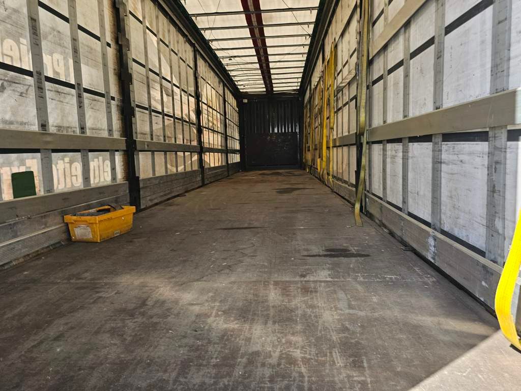 Fahrzeugabbildung Krone Gardine Mega, Anti Eis Dach,2 Liftachse,Hubdach