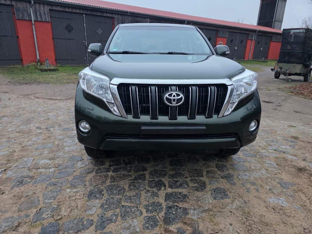 Fahrzeugabbildung Toyota Land Cruiser 3.0 D-4D, Klima, AHK, Mwst. ausweis