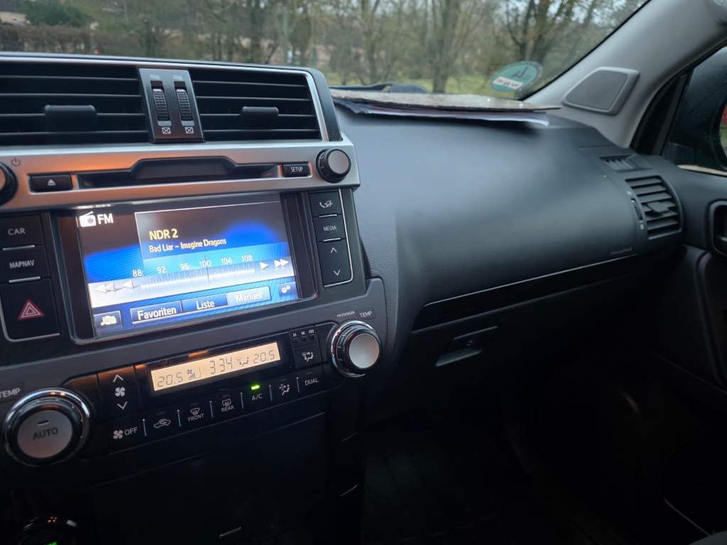 Fahrzeugabbildung Toyota Land Cruiser 3.0 D-4D, Klima, AHK, Mwst. ausweis