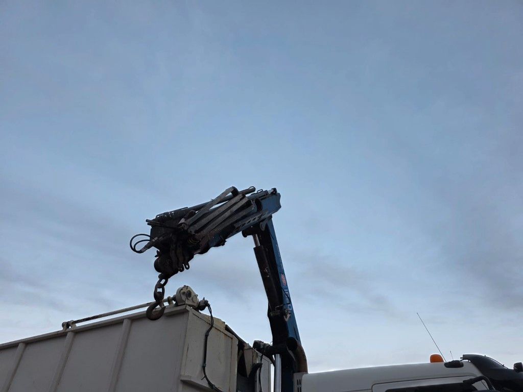 Fahrzeugabbildung Volvo FE 320 6x2/4 Abroller mit Cont. + Kran HMF 1820