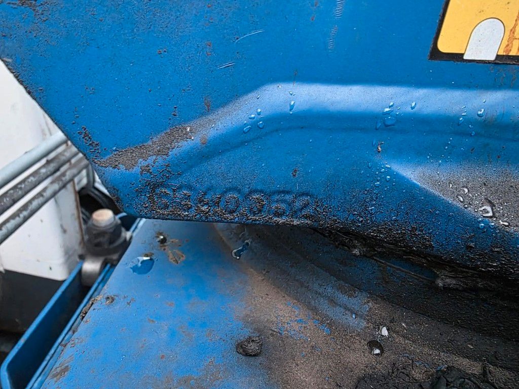 Fahrzeugabbildung Volvo FE 320 6x2/4 Abroller mit Cont. + Kran HMF 1820