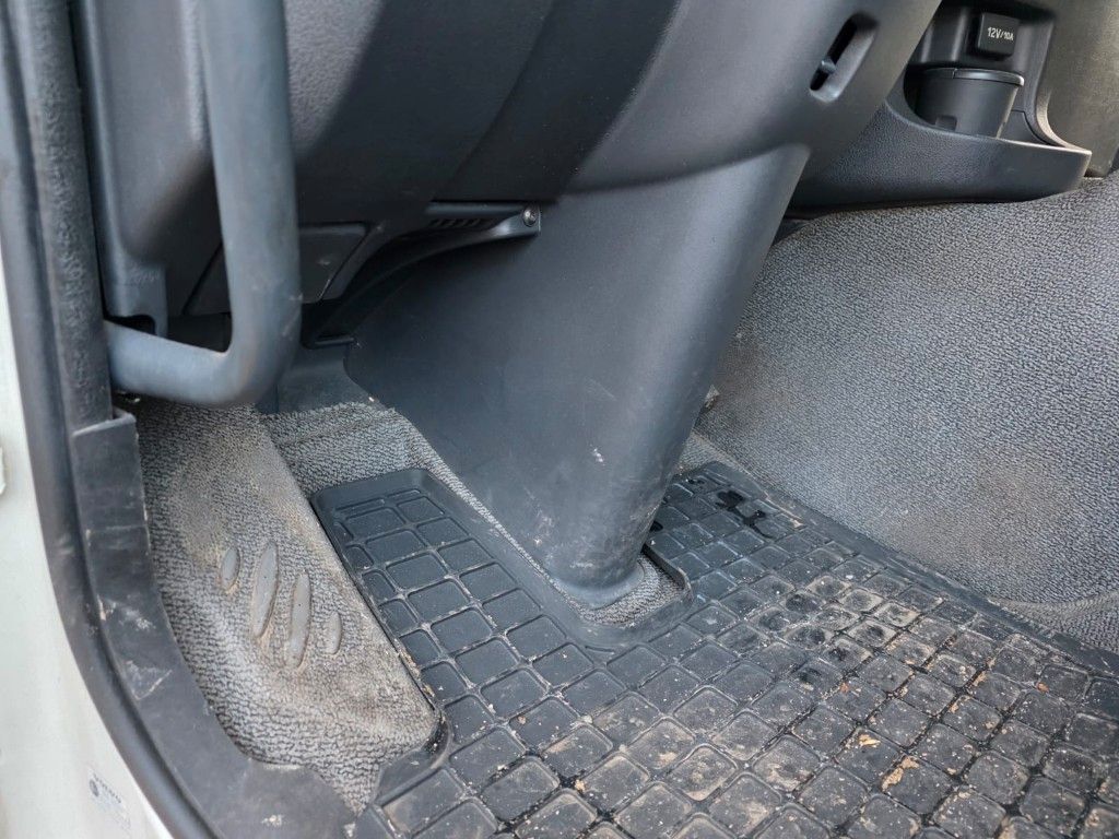 Fahrzeugabbildung Volvo FE 320 6x2/4 Abroller mit Cont. + Kran HMF 1820