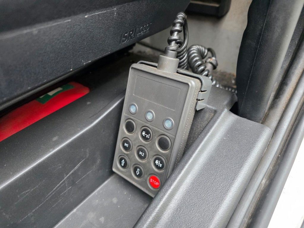 Fahrzeugabbildung Iveco 80-220 Eurocargo, Gardine, ladebordwand