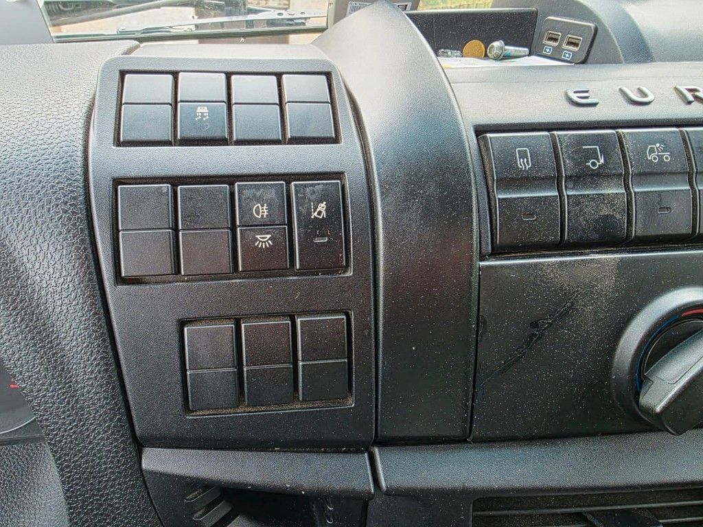 Fahrzeugabbildung Iveco 80-220 Eurocargo, Gardine, ladebordwand