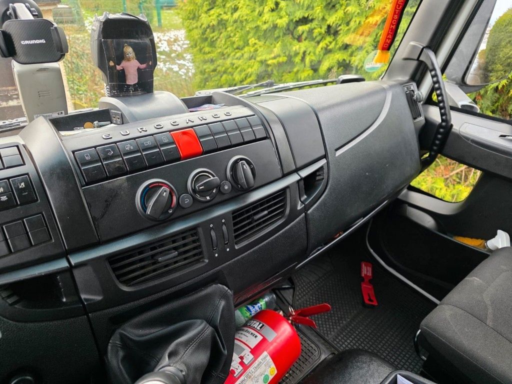 Fahrzeugabbildung Iveco 80-220 Eurocargo, Gardine, ladebordwand