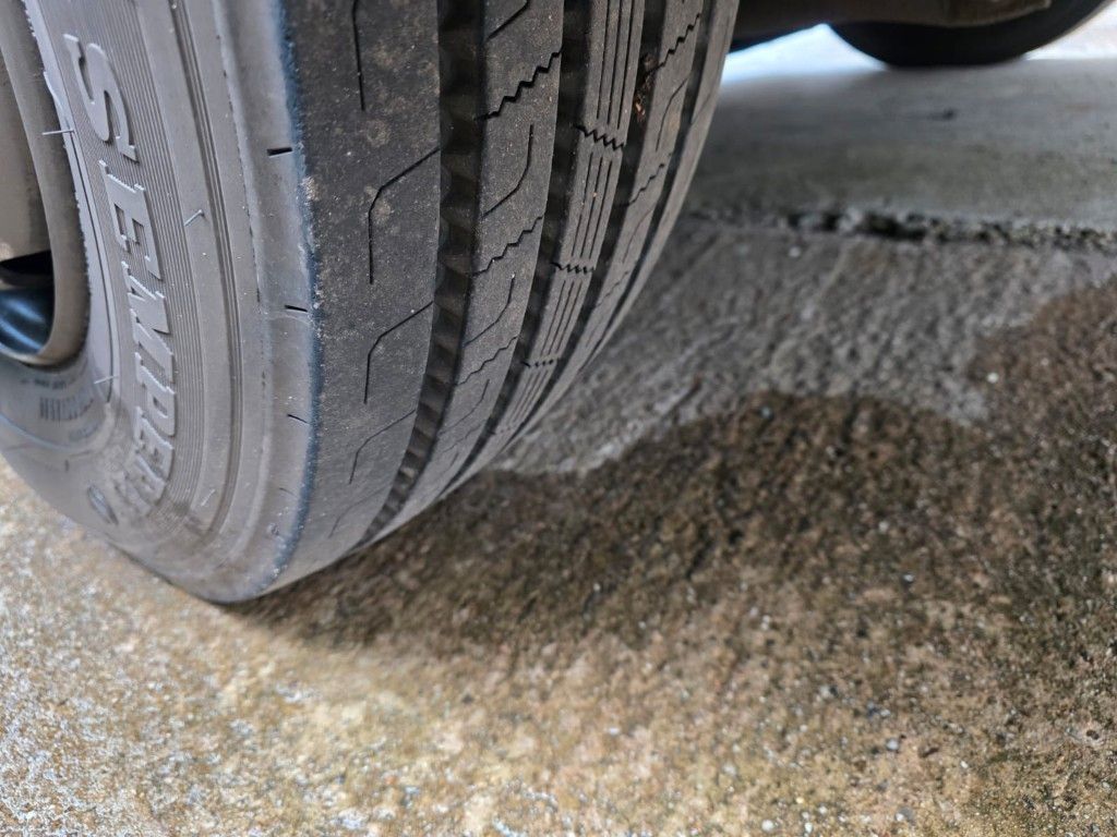 Fahrzeugabbildung Iveco 80-220 Eurocargo, Gardine, ladebordwand