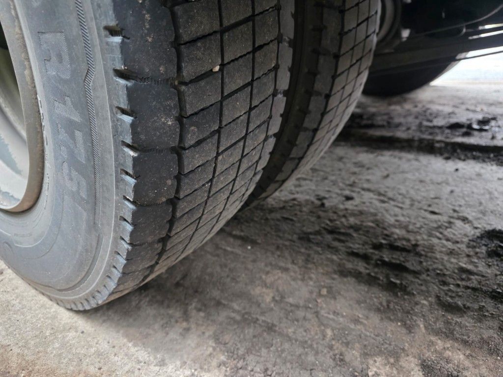 Fahrzeugabbildung Iveco 80-220 Eurocargo, Gardine, ladebordwand