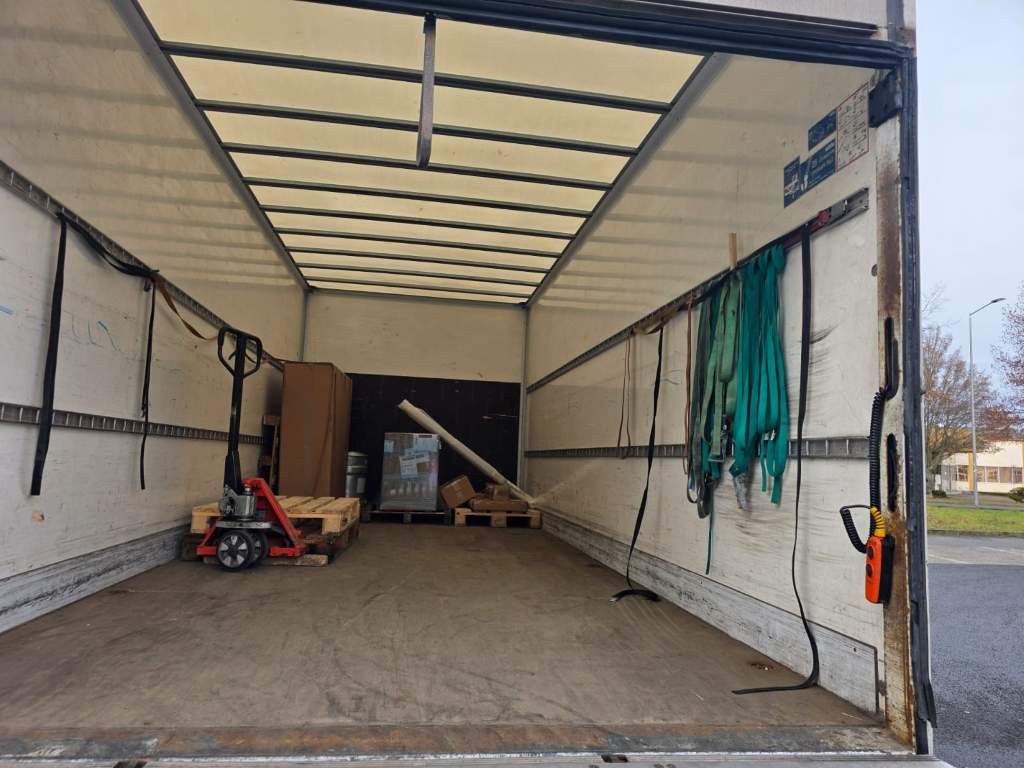 Fahrzeugabbildung Mercedes-Benz 816 Koffer, Ladebordwand, viel in 2025 repariert