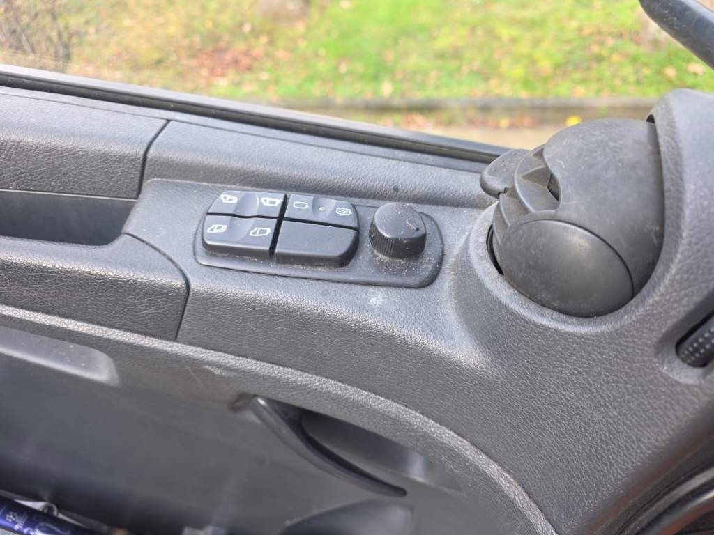 Fahrzeugabbildung Mercedes-Benz 816 Koffer, Ladebordwand, viel in 2025 repariert