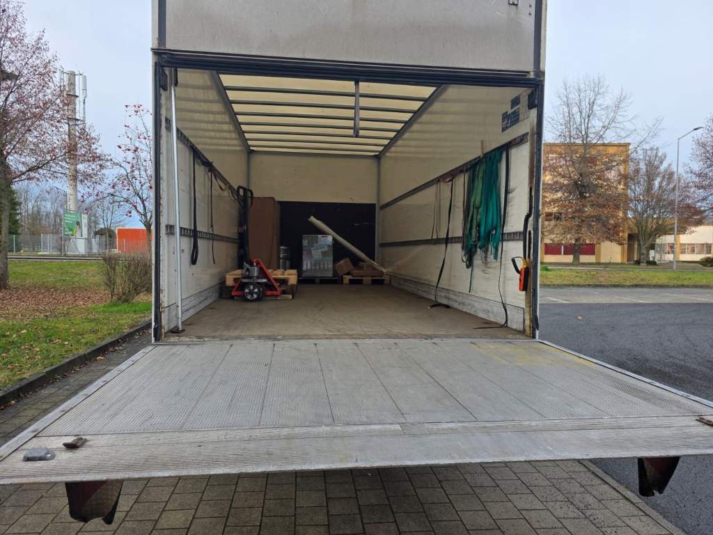 Fahrzeugabbildung Mercedes-Benz 816 Koffer, Ladebordwand, viel in 2025 repariert