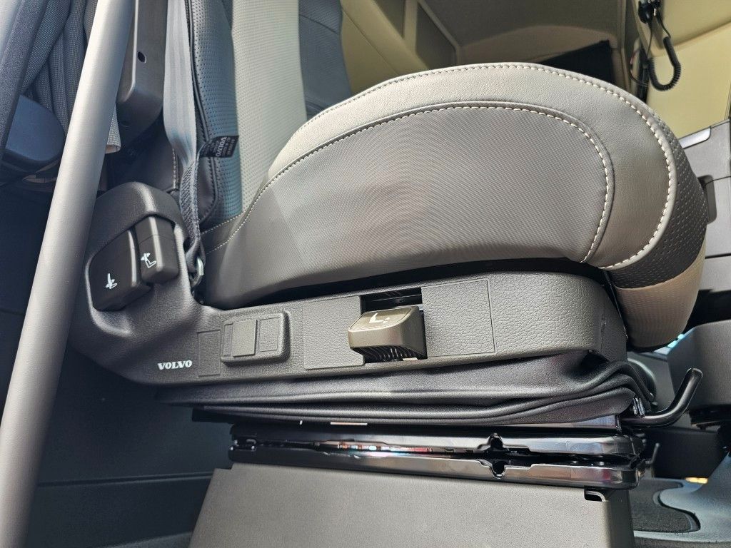 Fahrzeugabbildung Volvo Volvo 460 neues Modell, full Option, 2 Kreis Hyd