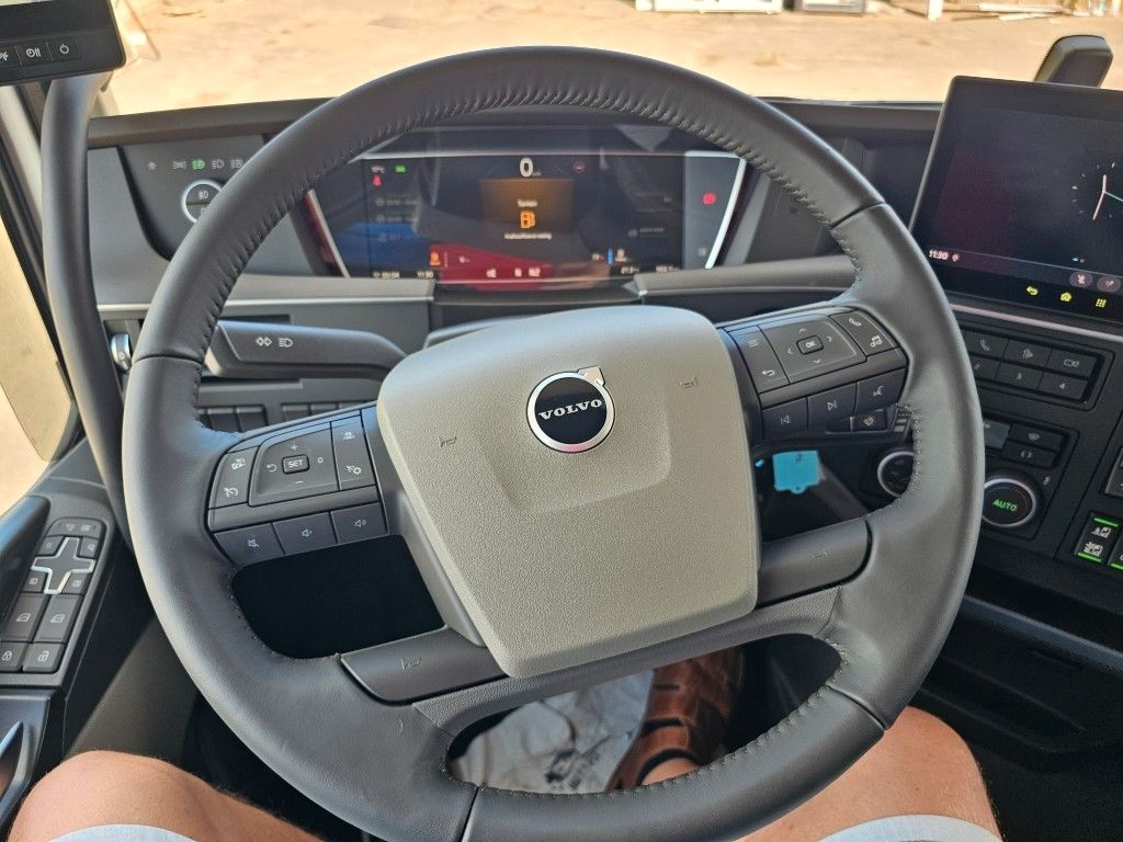 Fahrzeugabbildung Volvo Volvo 460 neues Modell, full Option, 2 Kreis Hyd