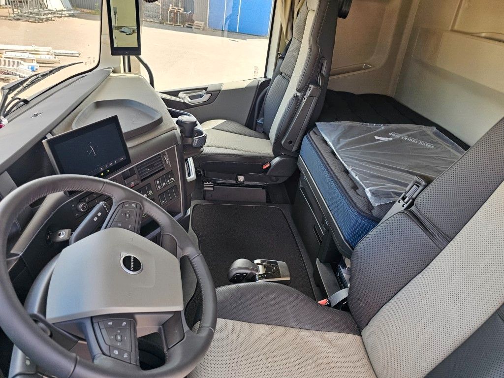 Fahrzeugabbildung Volvo Volvo 460 neues Modell, full Option, 2 Kreis Hyd