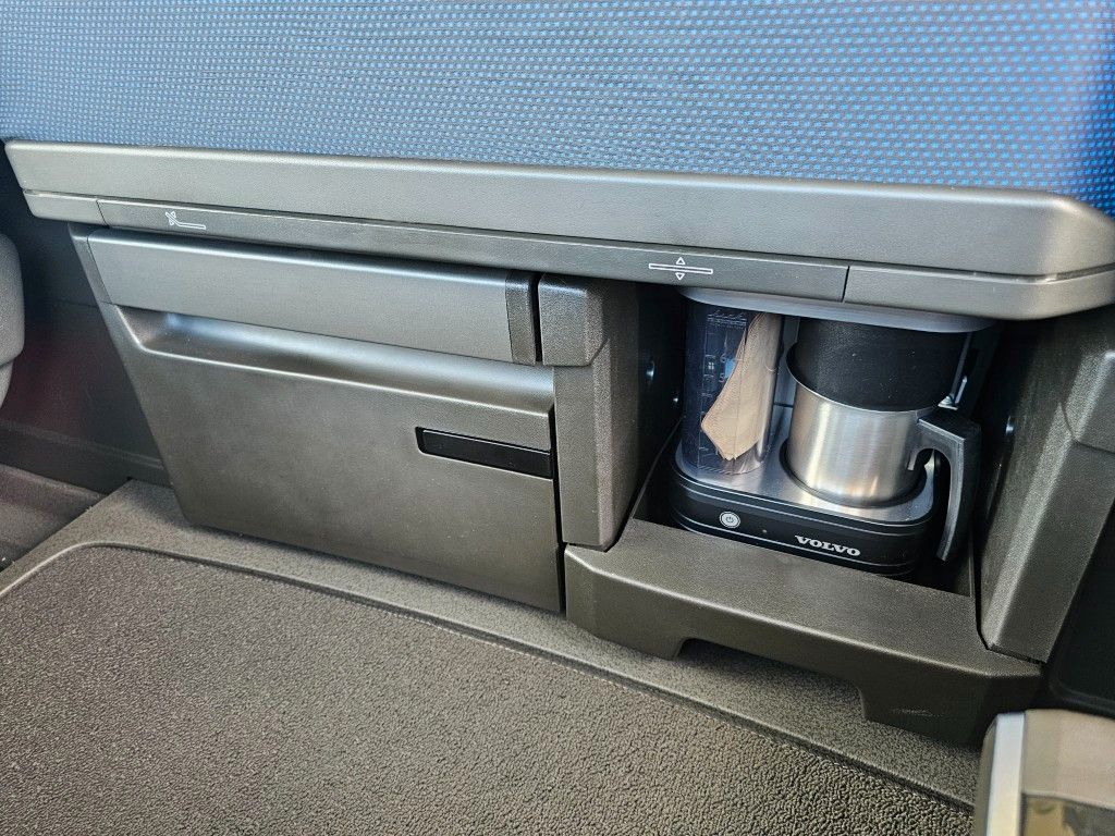 Fahrzeugabbildung Volvo Volvo 460 neues Modell, full Option, 2 Kreis Hyd