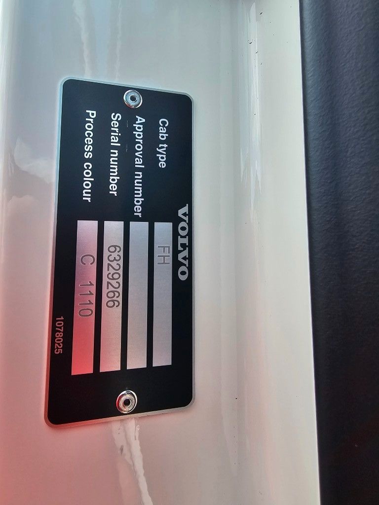 Fahrzeugabbildung Volvo Volvo 460 neues Modell, full Option, 2 Kreis Hyd