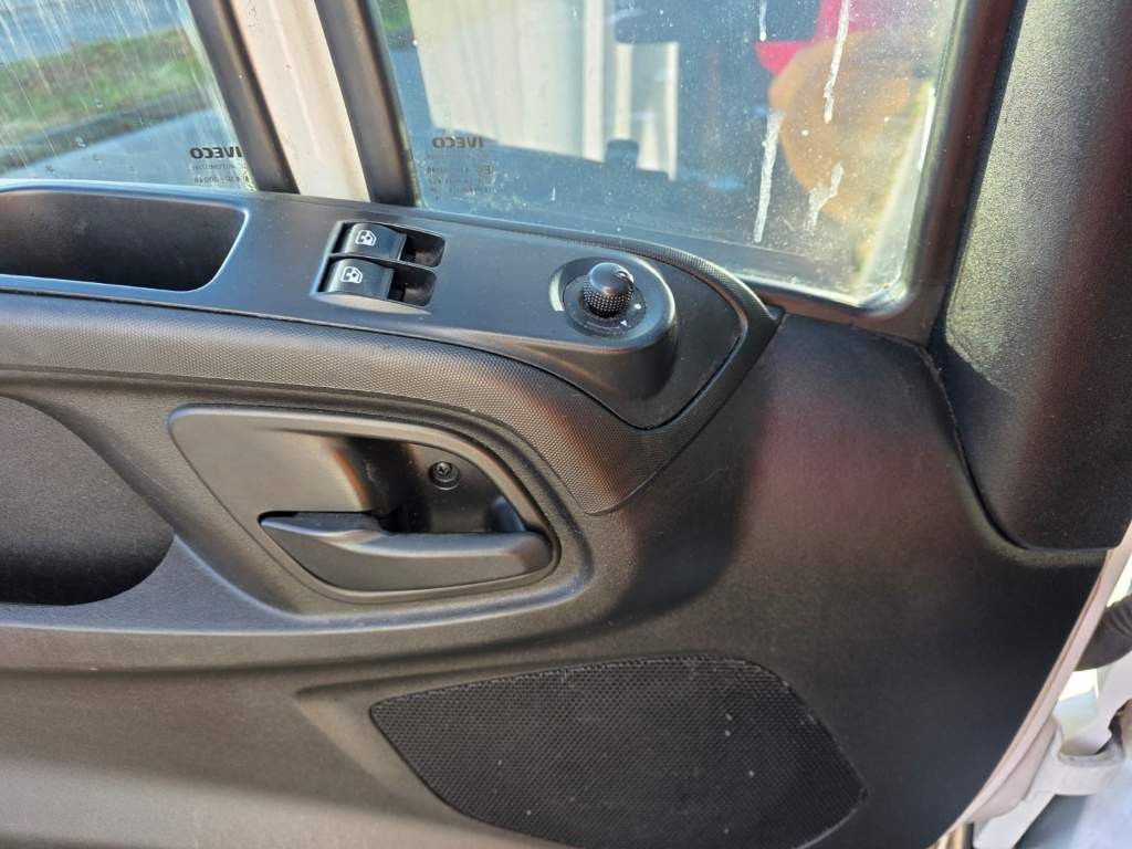 Fahrzeugabbildung Iveco 35S15/ 35-150 Koffer, Klima, manuelle Schaltung