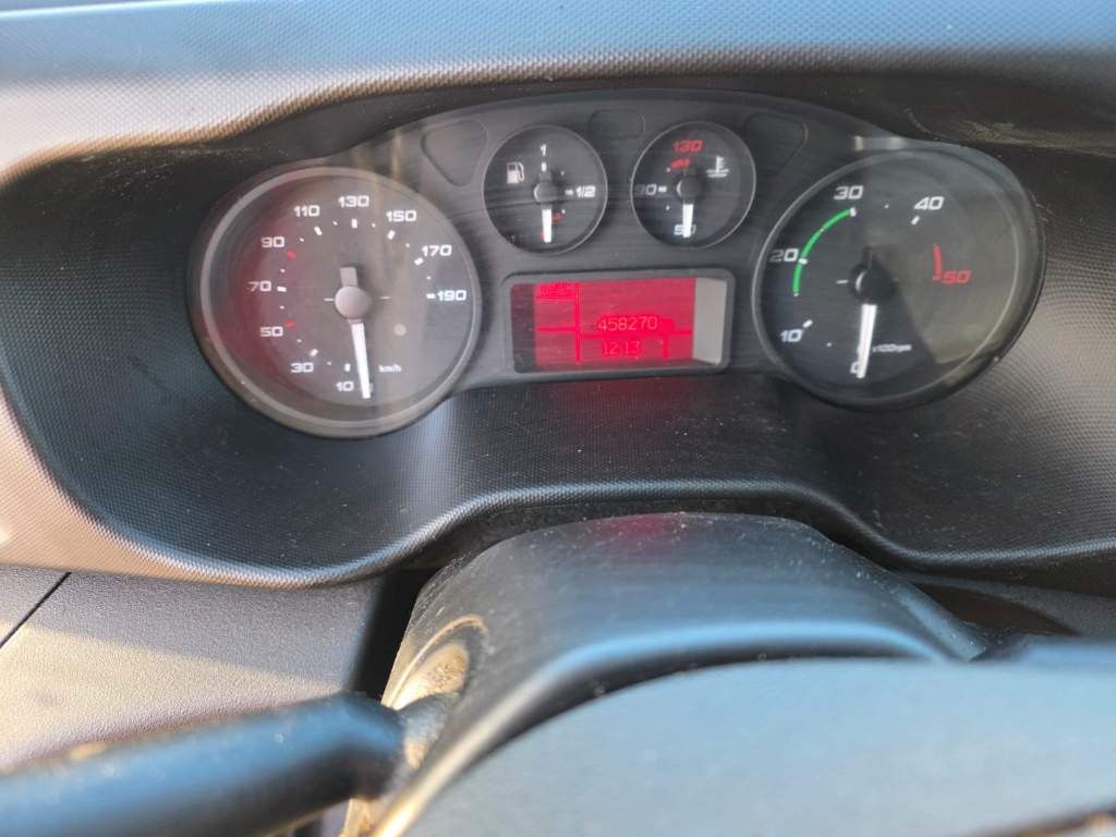 Fahrzeugabbildung Iveco 35S15/ 35-150 Koffer, Klima, manuelle Schaltung