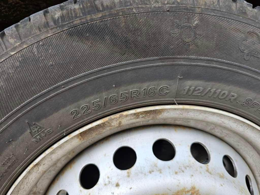 Fahrzeugabbildung Iveco 35S15/ 35-150 Koffer, Klima, manuelle Schaltung