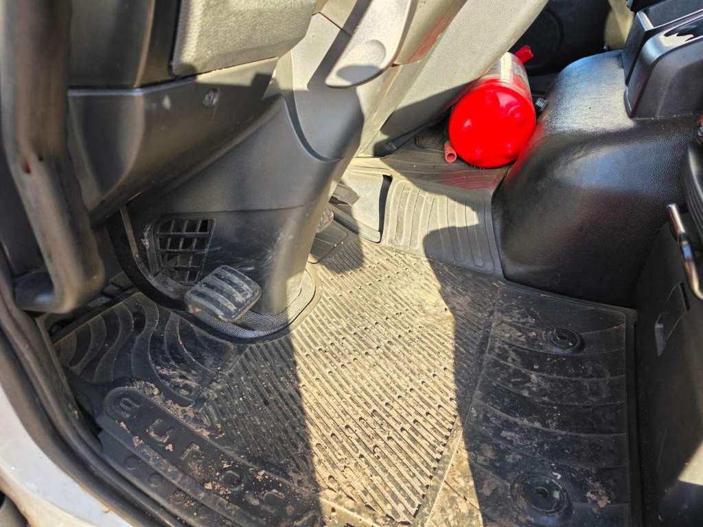 Fahrzeugabbildung Iveco 80-220 Eurocargo, Gardine, Ladebordwand, 1.Hand