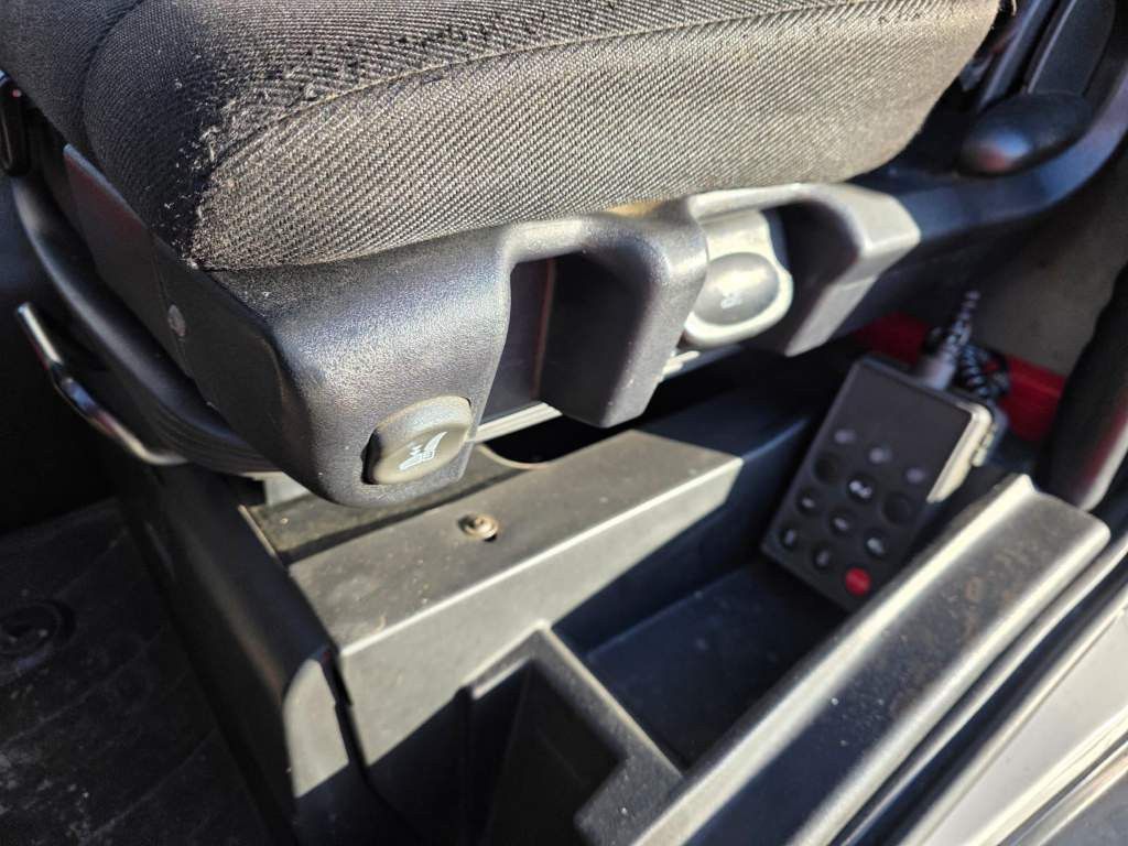 Fahrzeugabbildung Iveco 80-220 Eurocargo, Gardine, Ladebordwand, 1.Hand