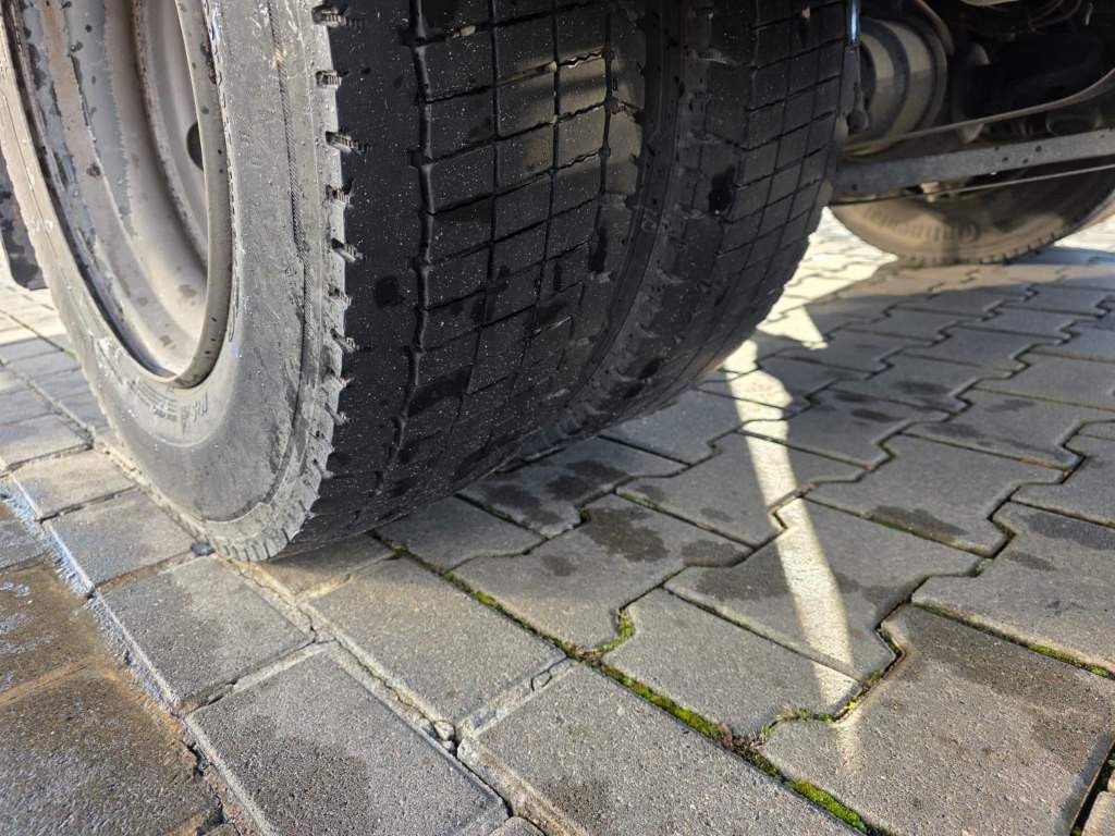 Fahrzeugabbildung Iveco 80-220 Eurocargo, Gardine, Ladebordwand, 1.Hand