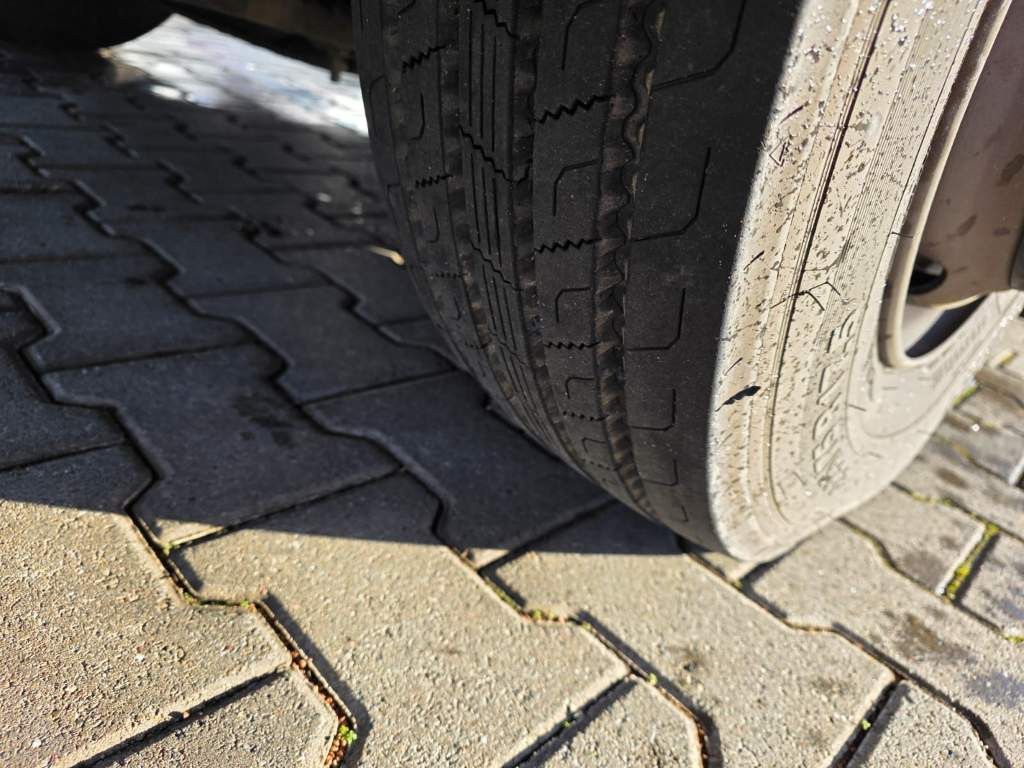 Fahrzeugabbildung Iveco 80-220 Eurocargo, Gardine, Ladebordwand, 1.Hand