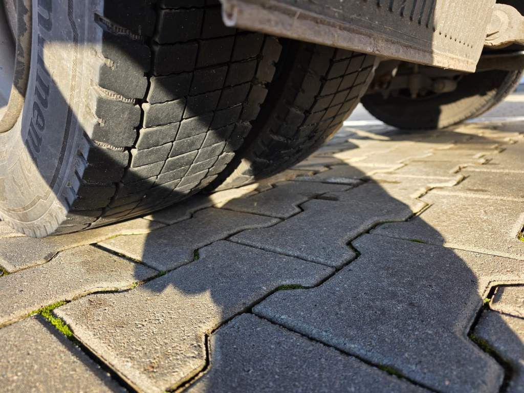 Fahrzeugabbildung Iveco 80-220 Eurocargo, Gardine, Ladebordwand, 1.Hand