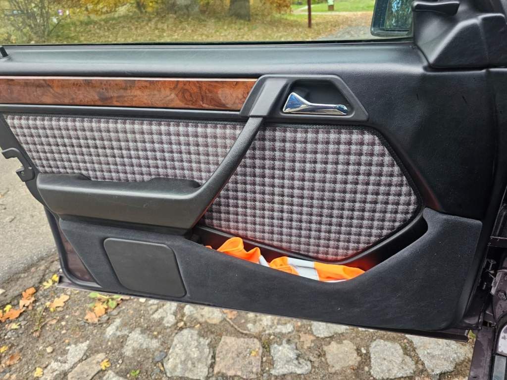 Fahrzeugabbildung Mercedes-Benz 300 TE-24 ( 124 ) voll renoviert, Schaltgetriebe